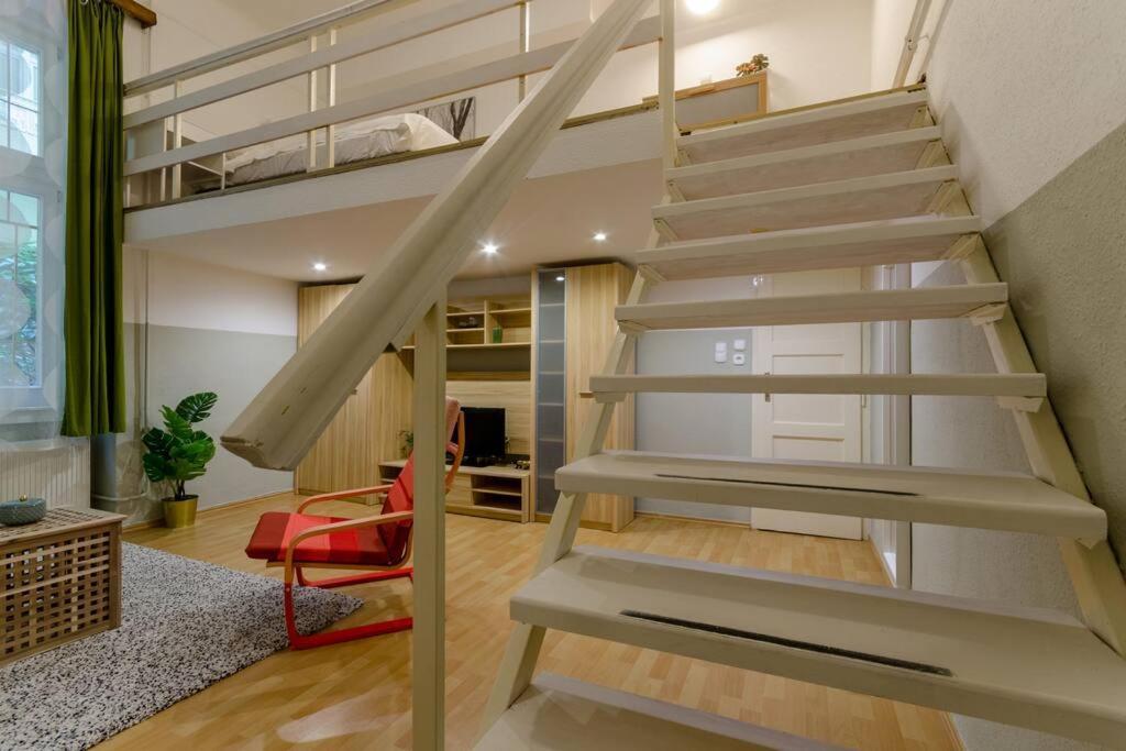 De Lux Studio Apartment In Historical Quarters Budapest Exteriör bild